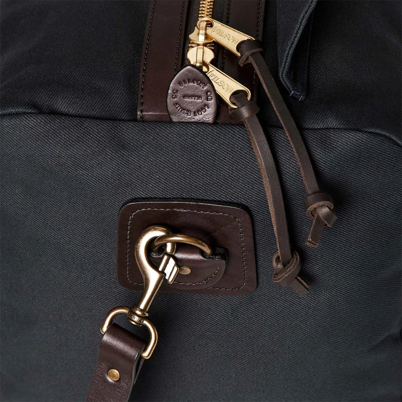 Filson Medium Duffel Holdall Navy - Image 5