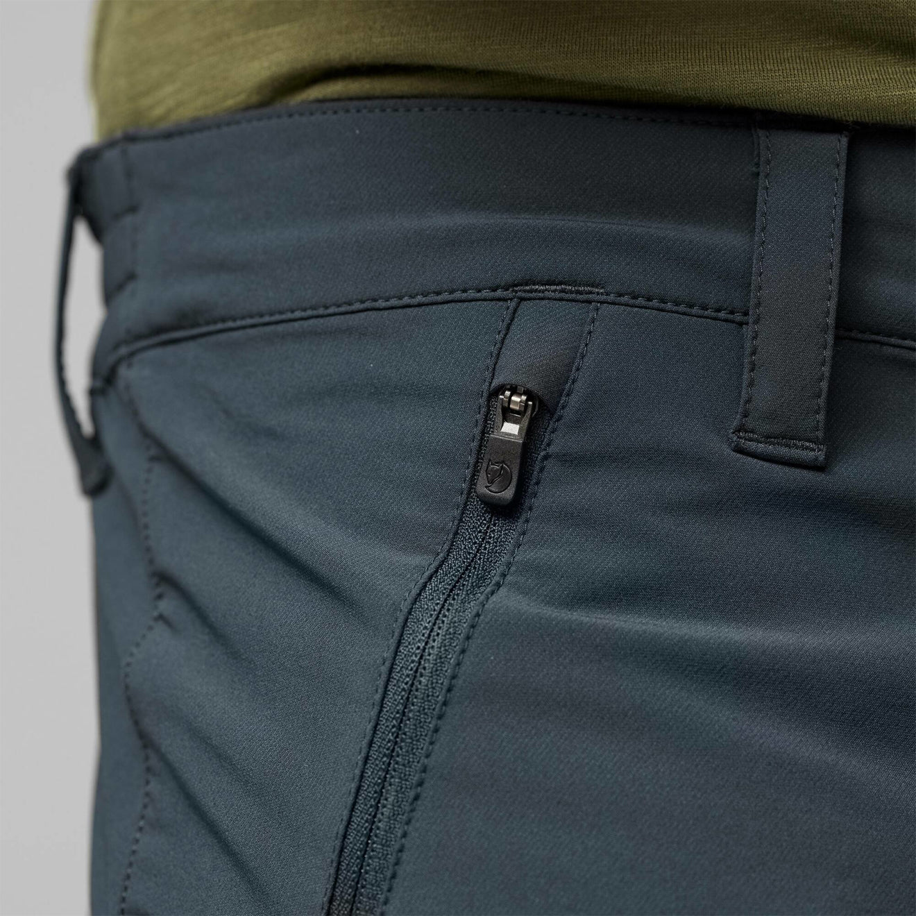 Fjallraven Abisko Trail Stretch Shorts Dark Grey - Image 7