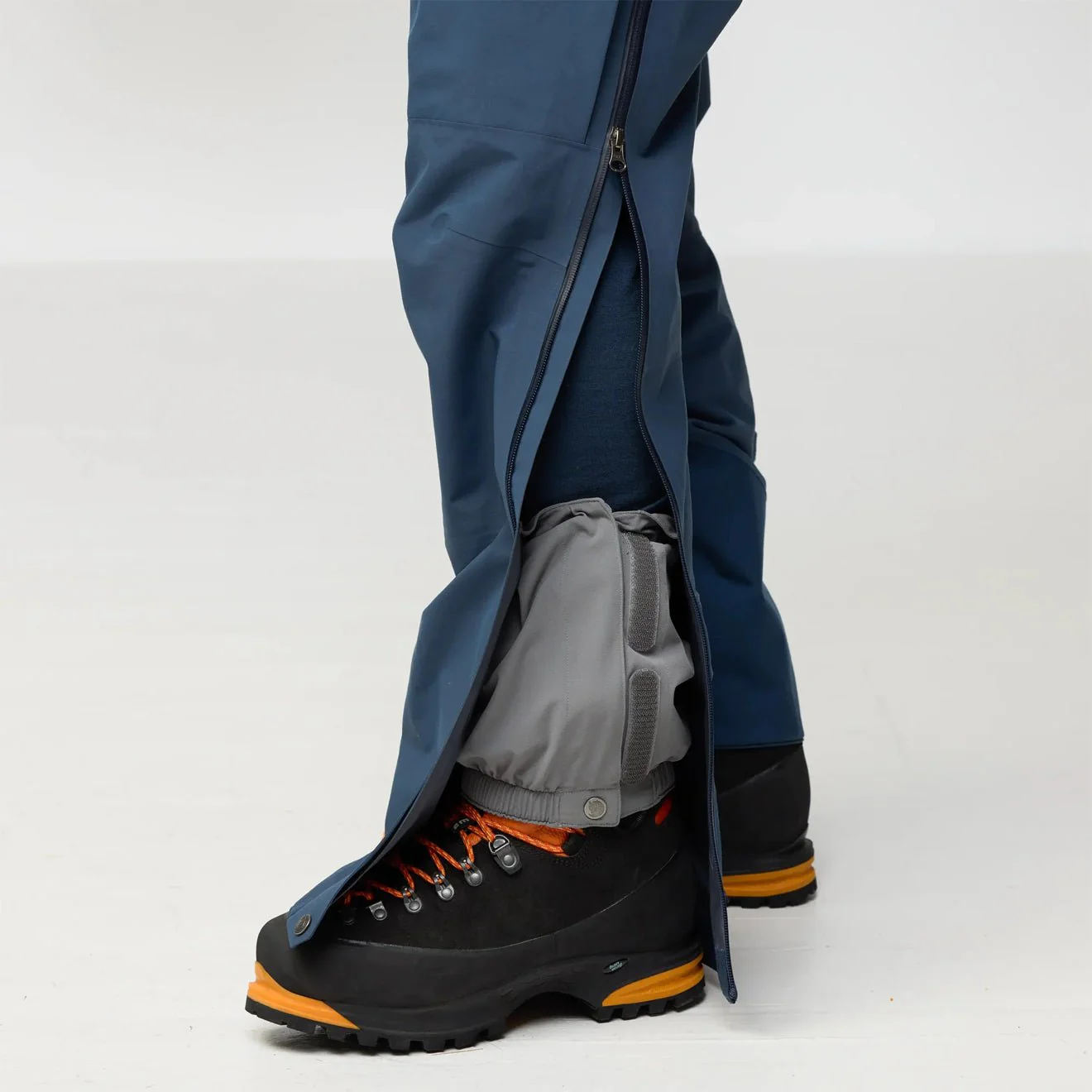 Fjallraven Bergtagen GTX Pro Trousers Black - Image 7