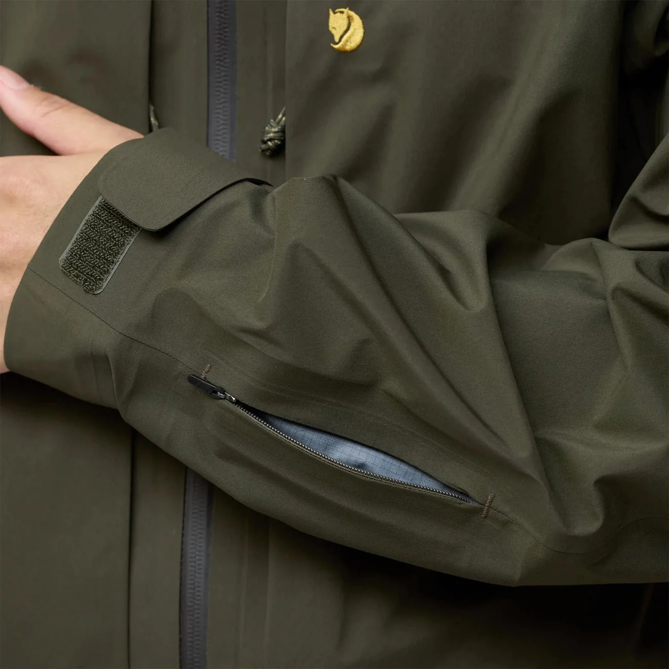 Fjallraven Bergtagen GTX Touring Jacket Black - Image 9