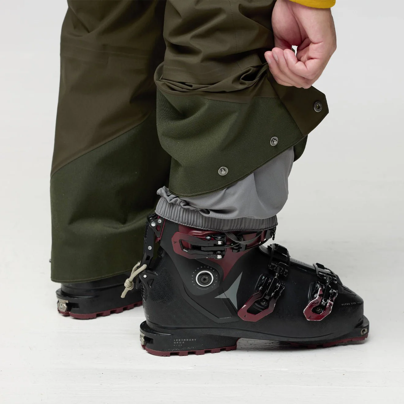 Fjallraven Bergtagen GTX Touring Trousers Deep Forest - Image 8