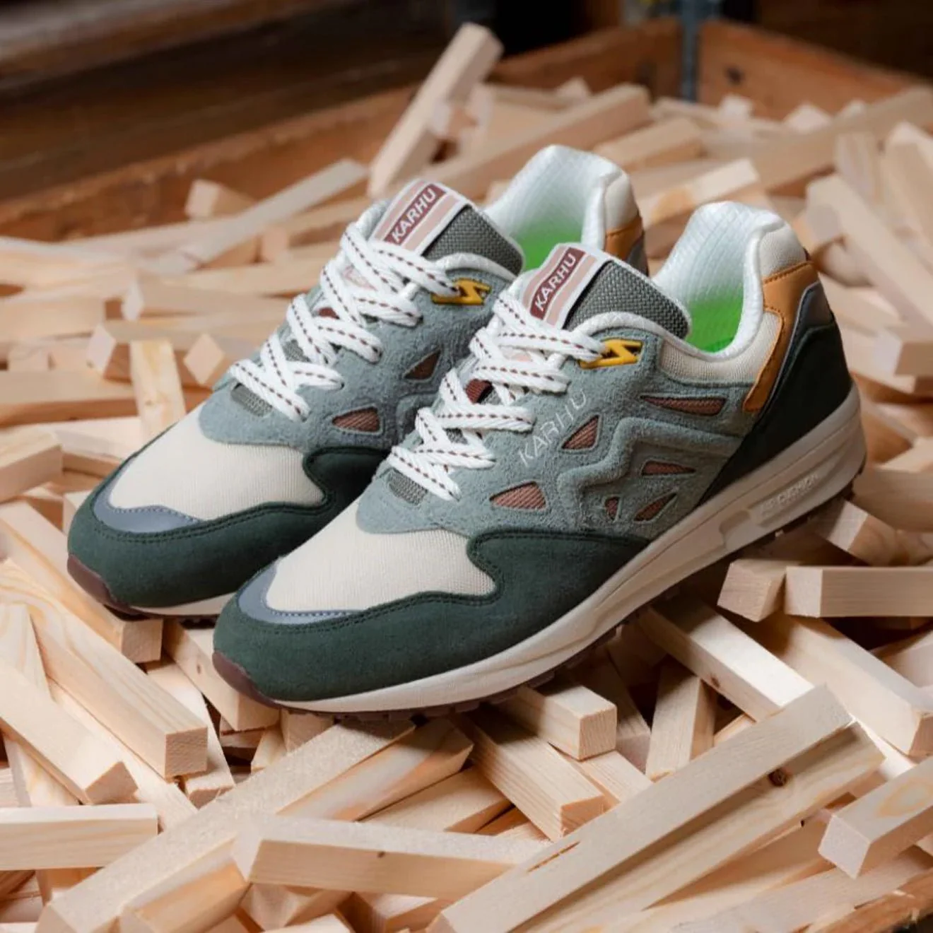 Karhu Legacy 96 Molkky Pack Laurel Wreath / Warm Taupe - Image 7