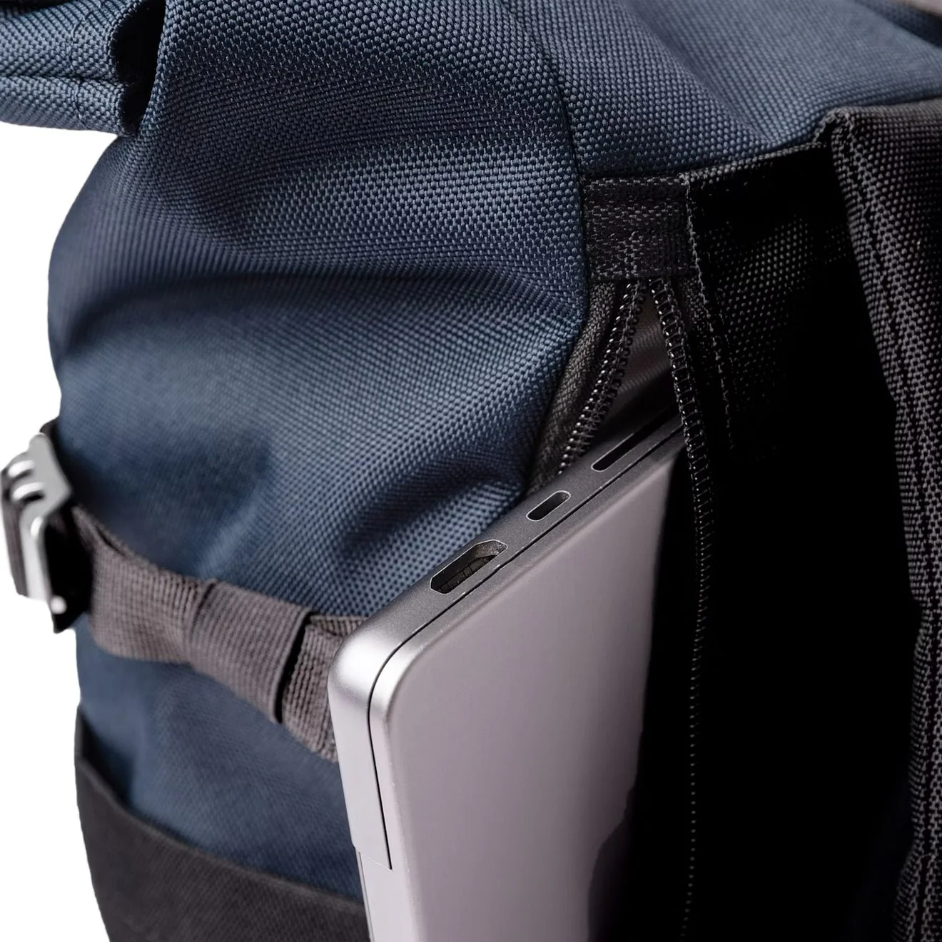 Sandqvist Icon Rolltop Backpack Medium Multi Black / Navy - Image 4